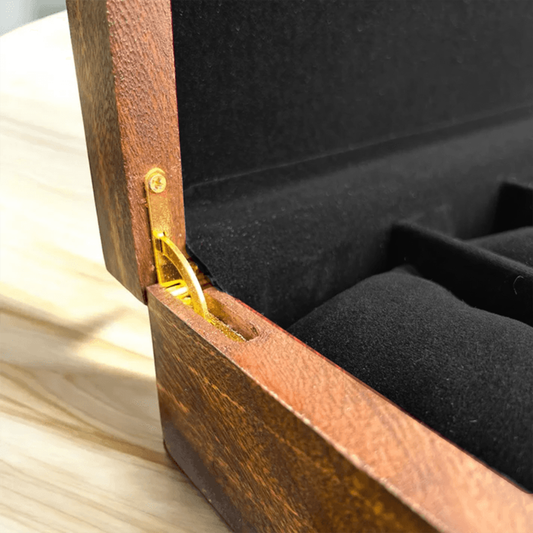 15 Watches – Golden Hinge – Wood Top - Black