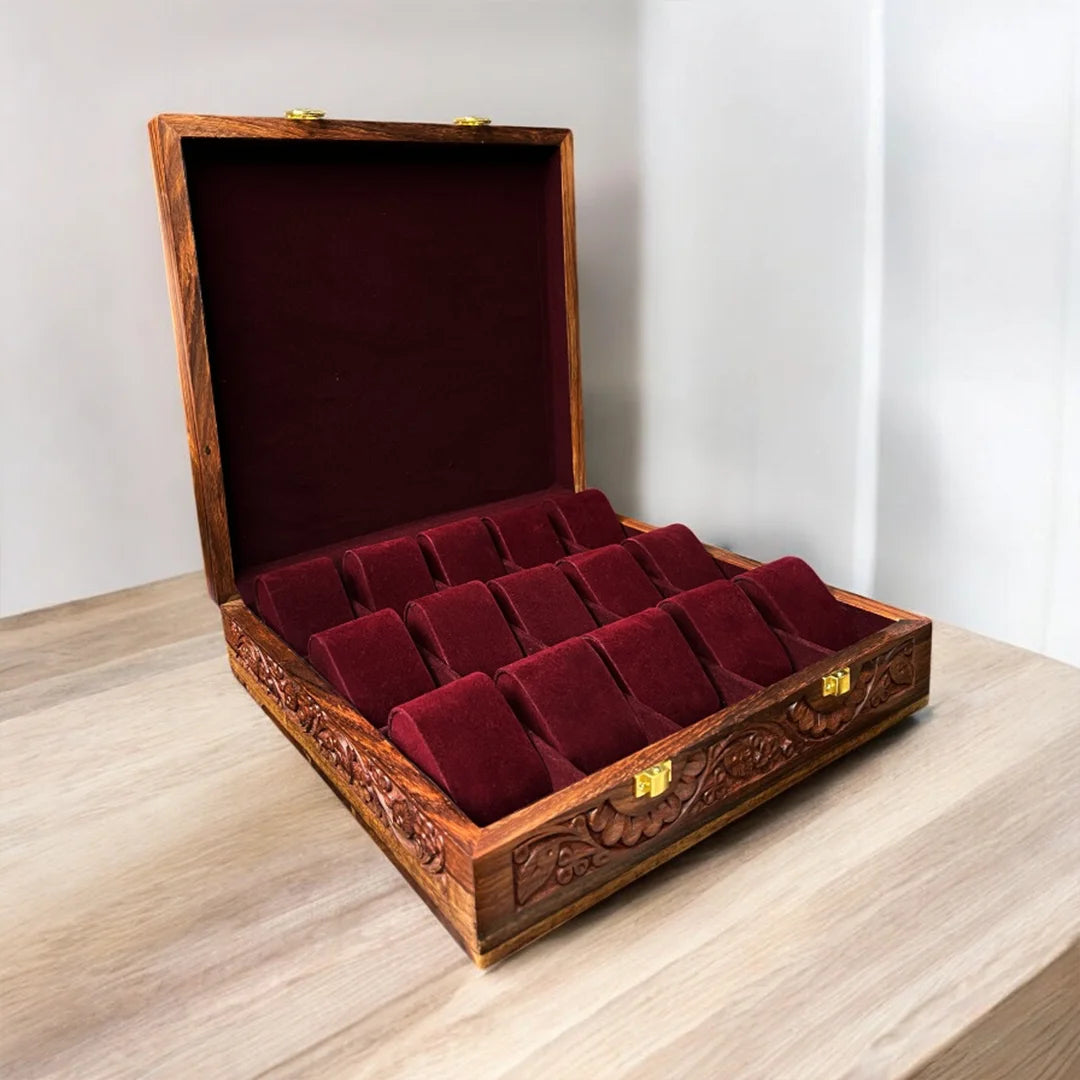 15 Watches – Carving – Wood Top – Hard Pillows