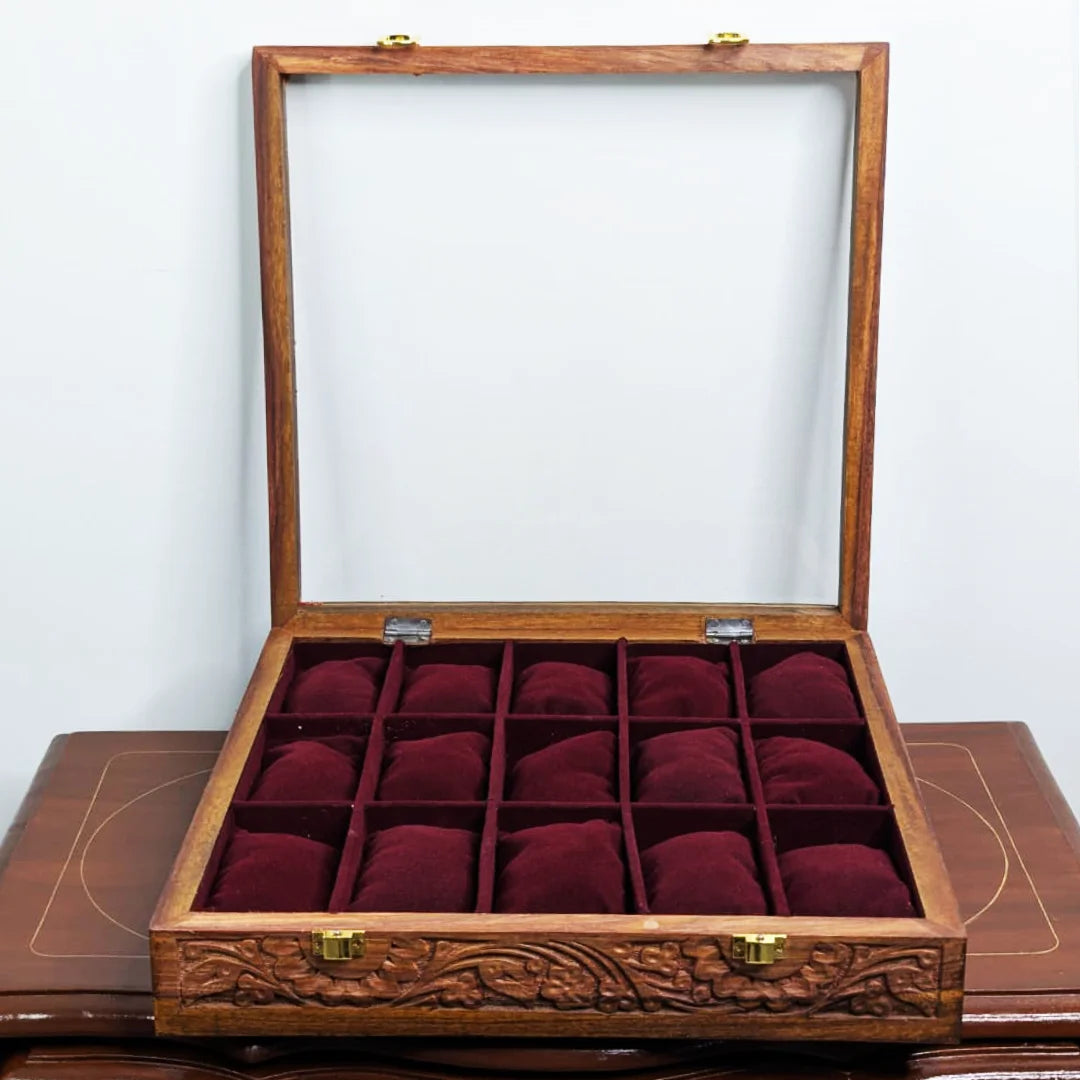 15 Watches – Carving – Glass Top