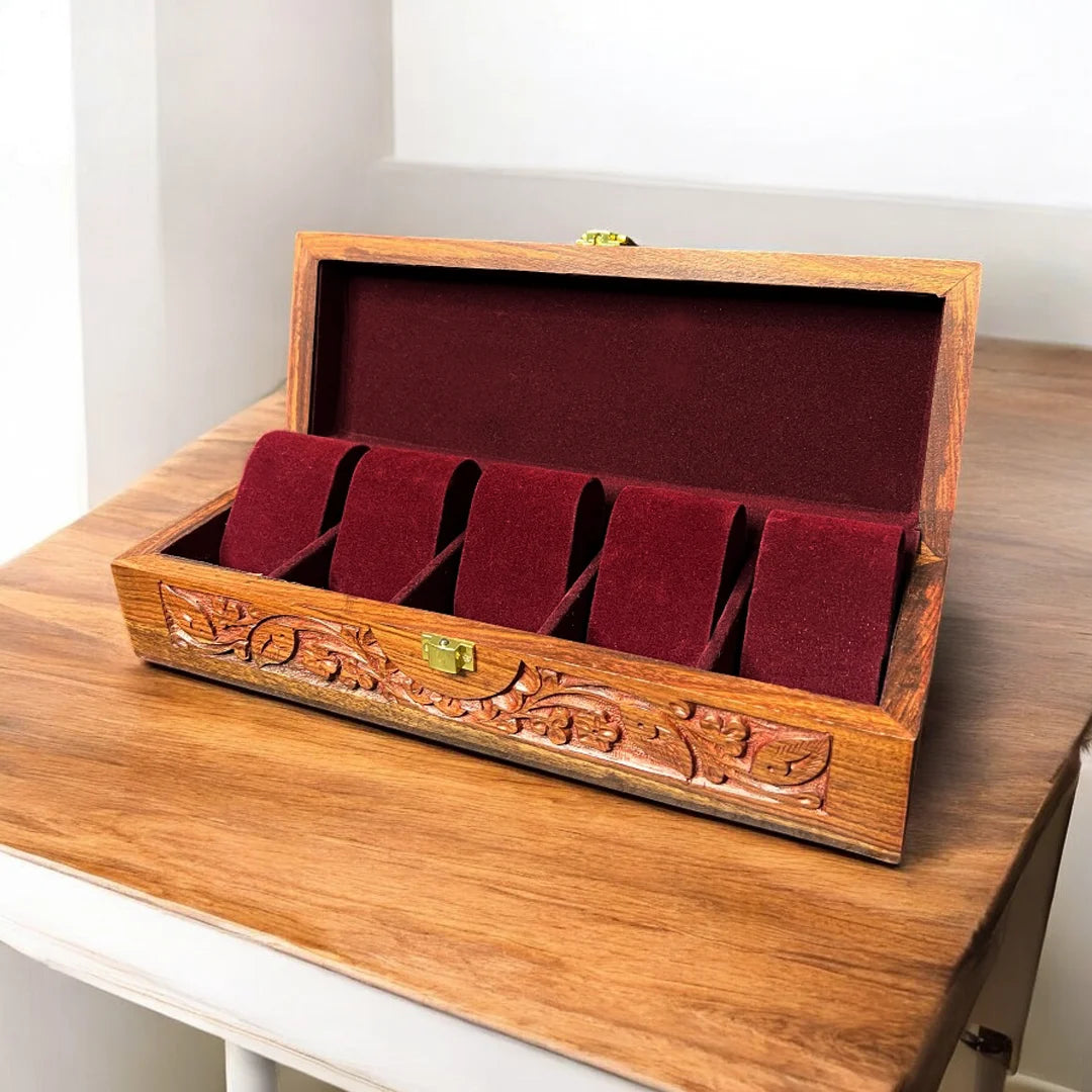 5 Watches – Carving – Wood Top – Hard Pillows