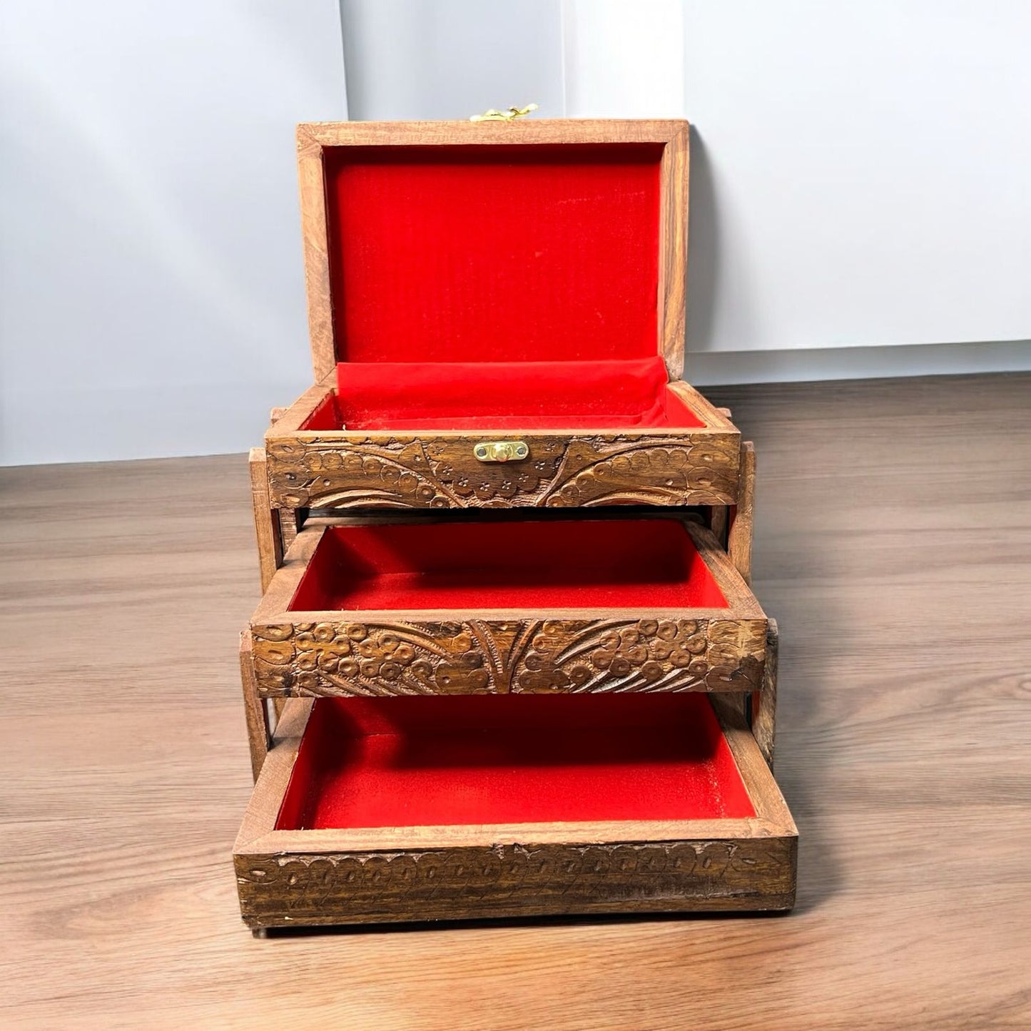 Trifold Jewelry Box – Carving